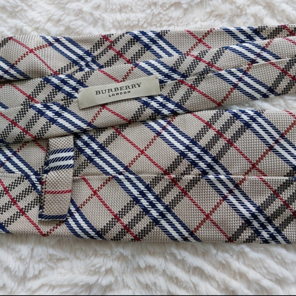 Burberry Silk Tie Handmade in England - Picture 2 of 5